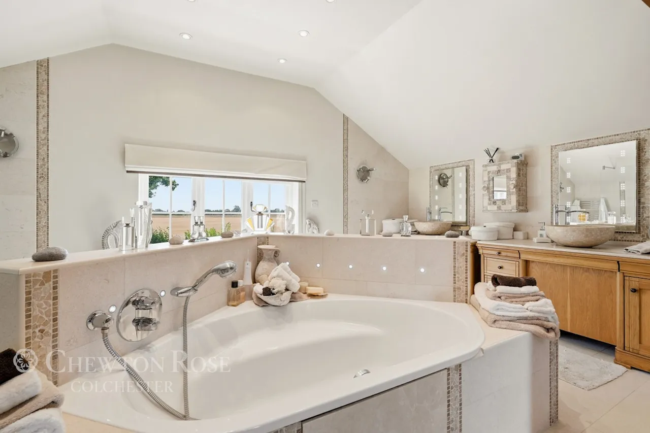 Stoke Road, Leavenheath, photo 23