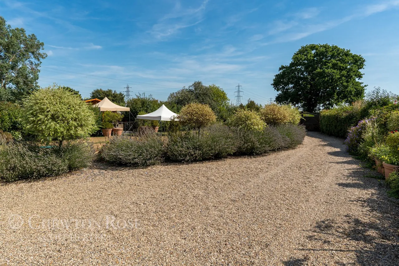 Stoke Road, Leavenheath, photo 43