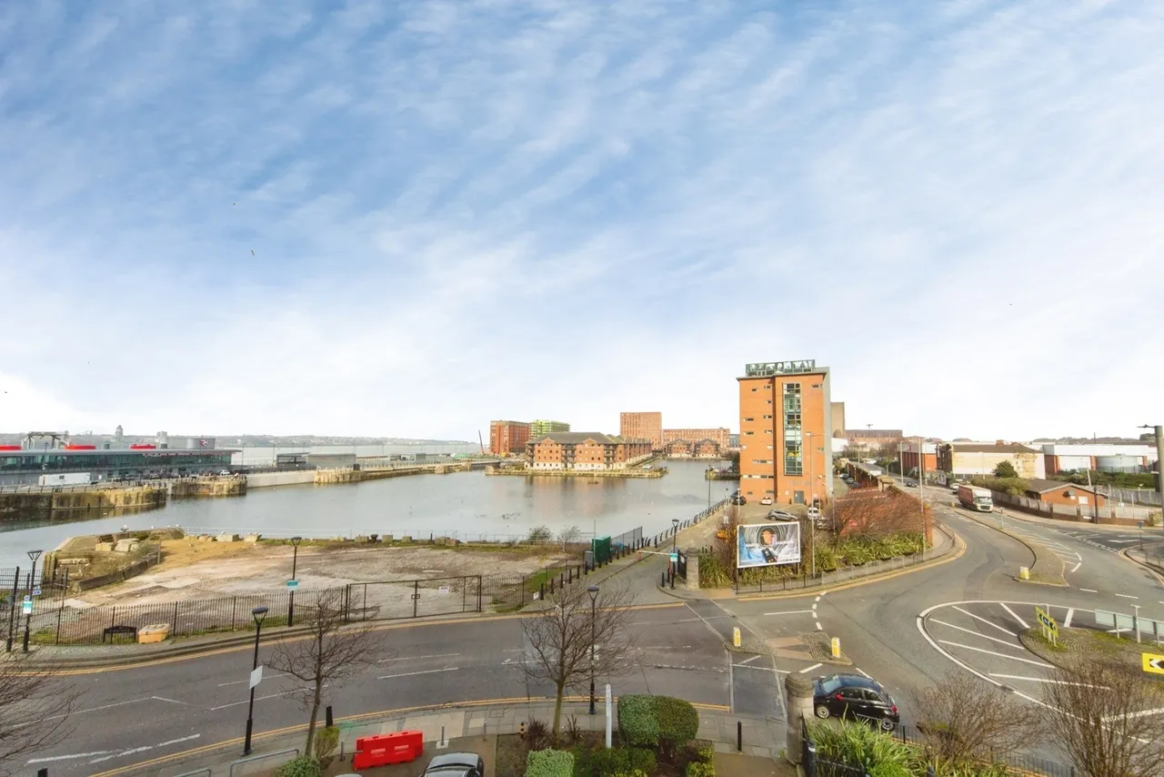 William Jessop Way, Liverpool, L3, photo 3