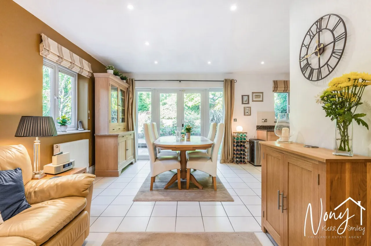 Beechcroft Close, Twyford, SO21, photo 8