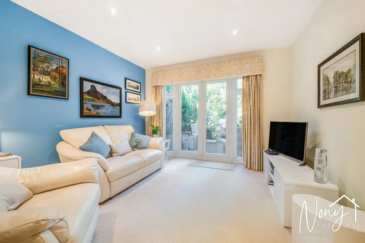 Beechcroft Close, Twyford, SO21, photo 11
