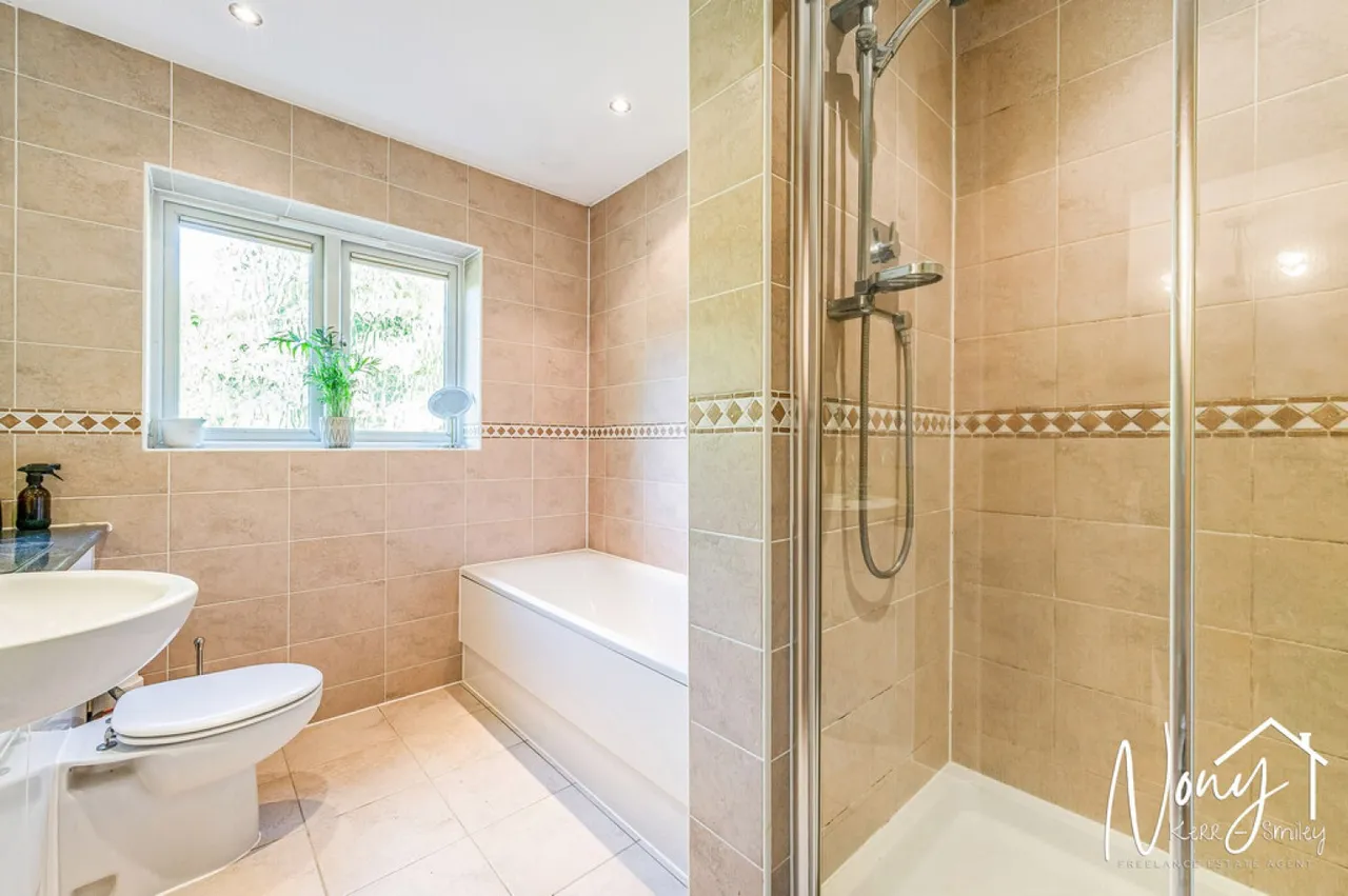 Beechcroft Close, Twyford, SO21, photo 18