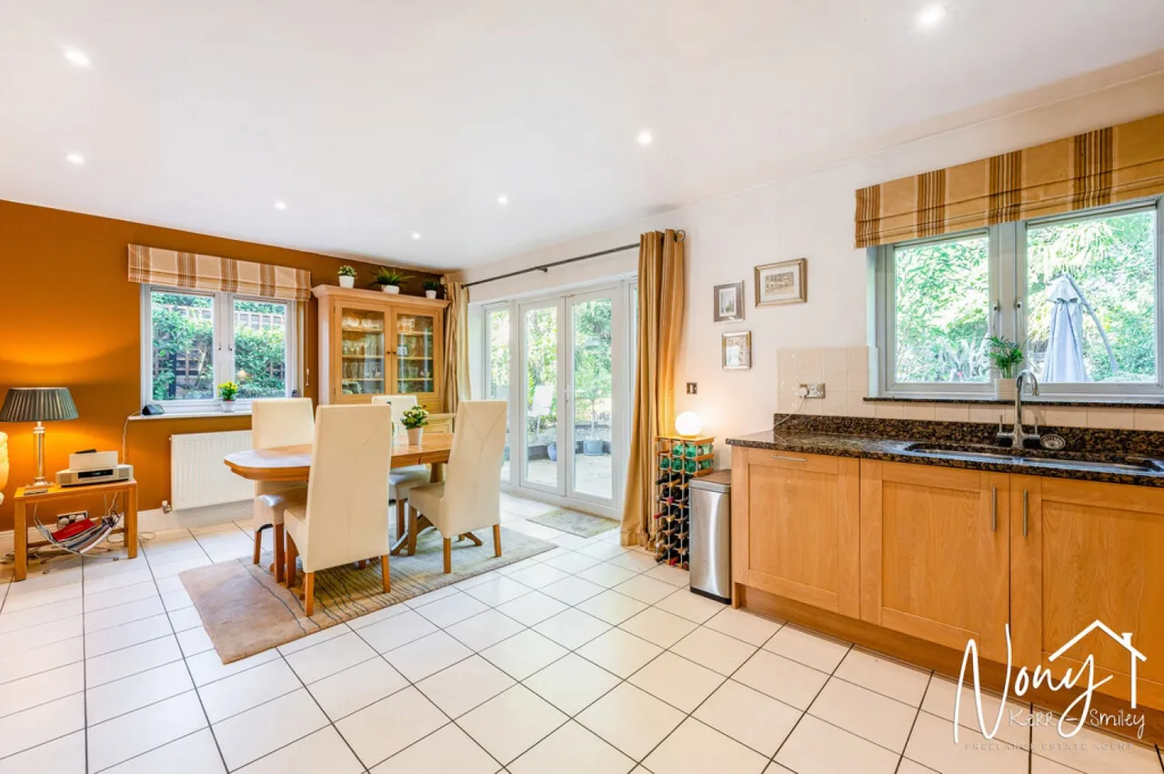 Beechcroft Close, Twyford, SO21, photo 9