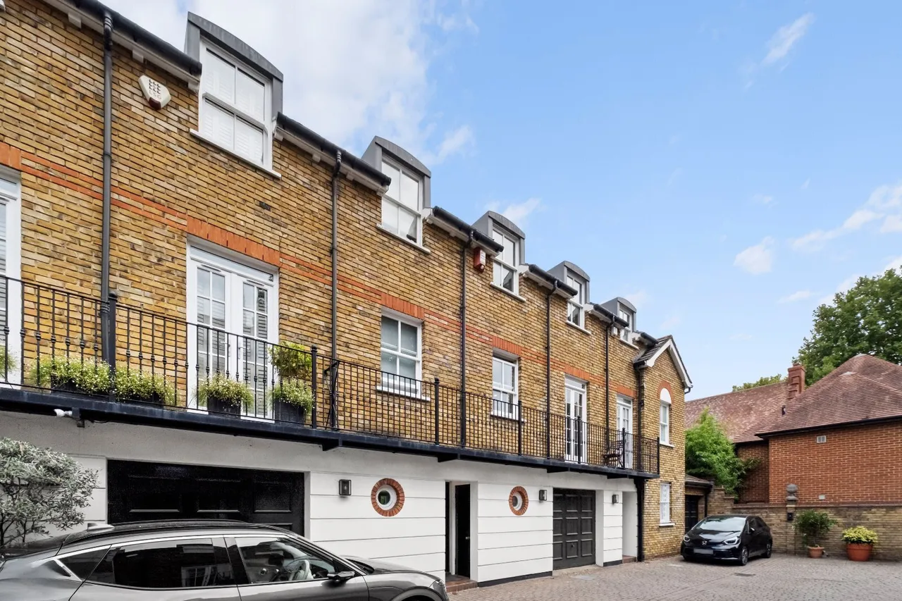 Ambrose Mews, London, SW11, photo 4