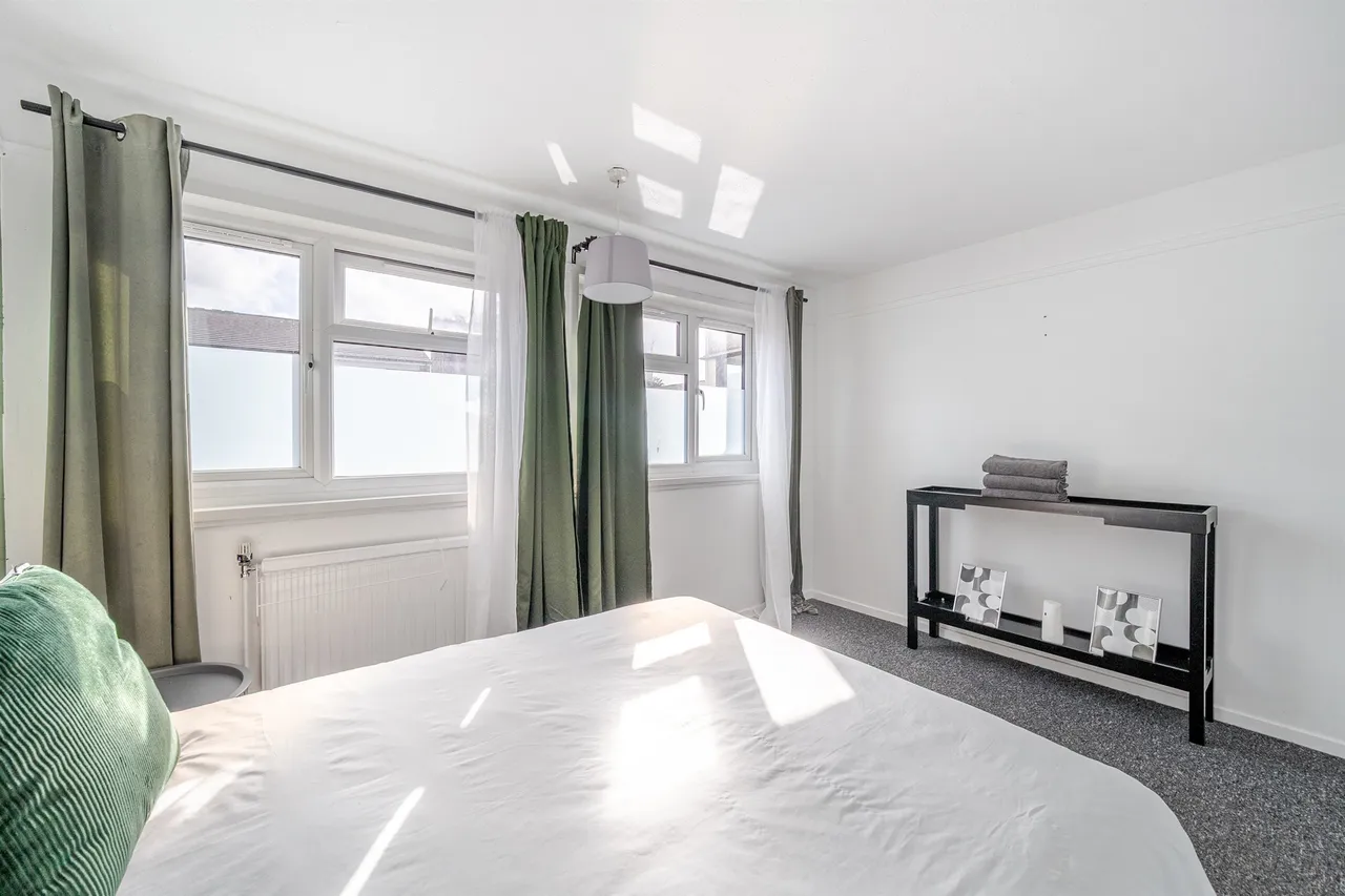Hamilton Close, London, photo 10