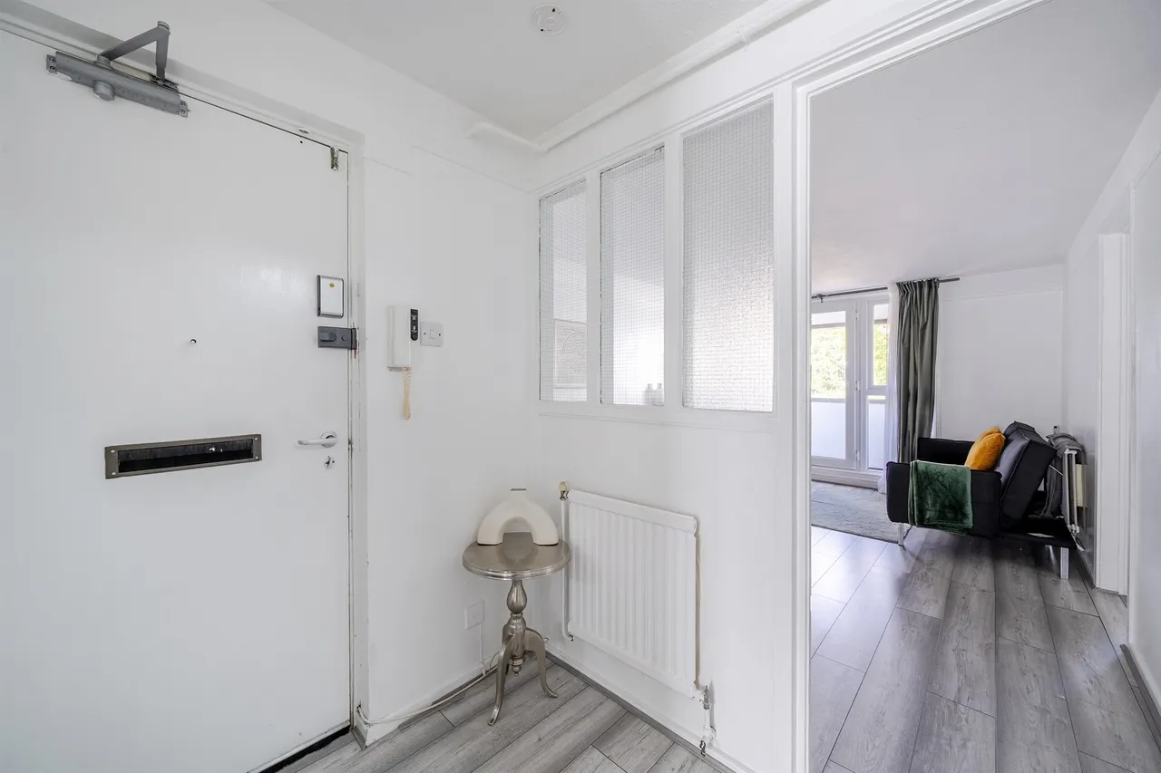 Hamilton Close, London, photo 12