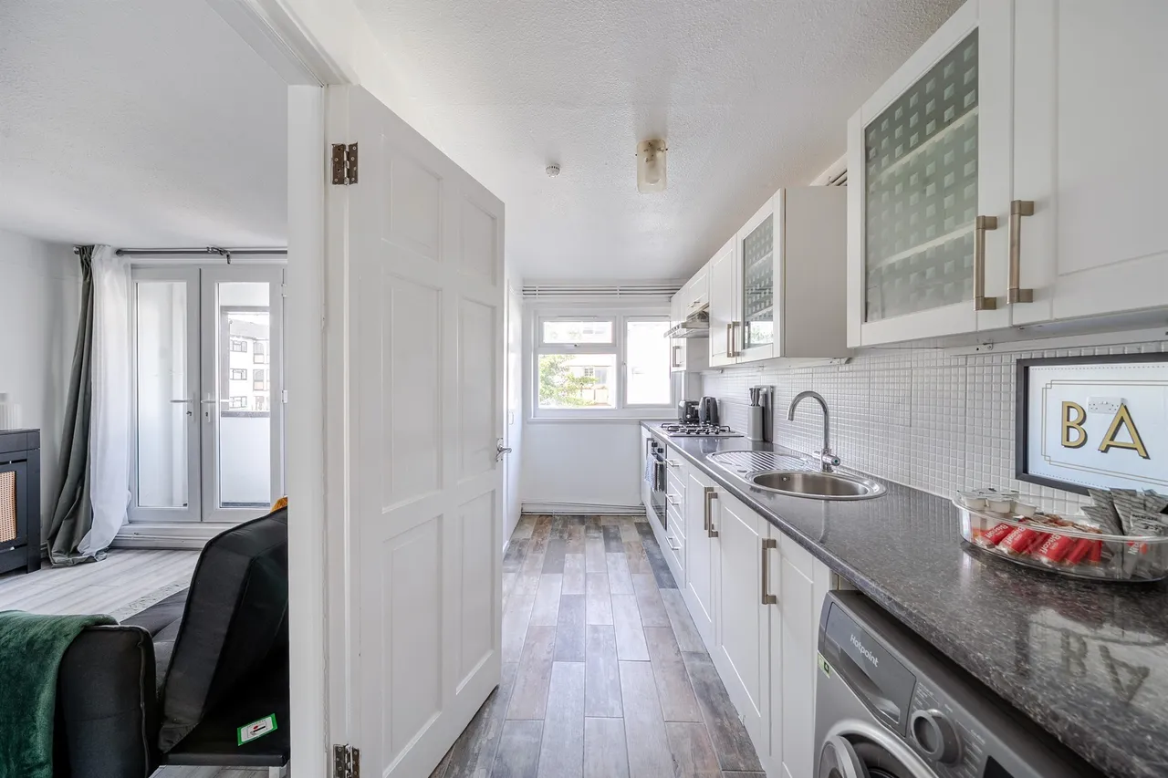 Hamilton Close, London, photo 9