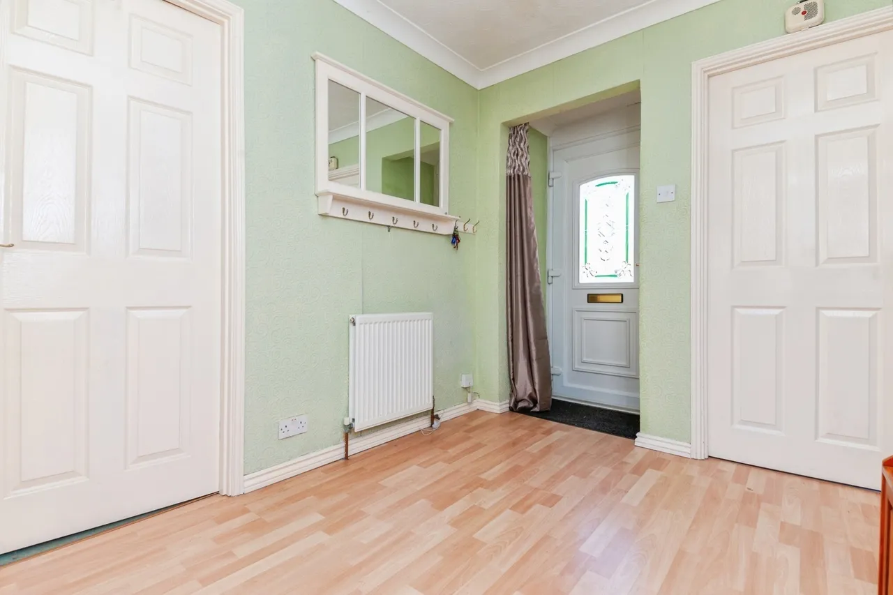 Leas Road, Clacton-on-Sea, Essex, CO15, photo 2