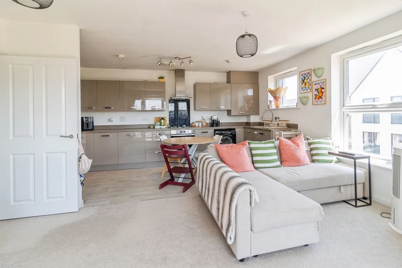 Burney Drive, Glebe Farm, Milton Keynes, photo 4
