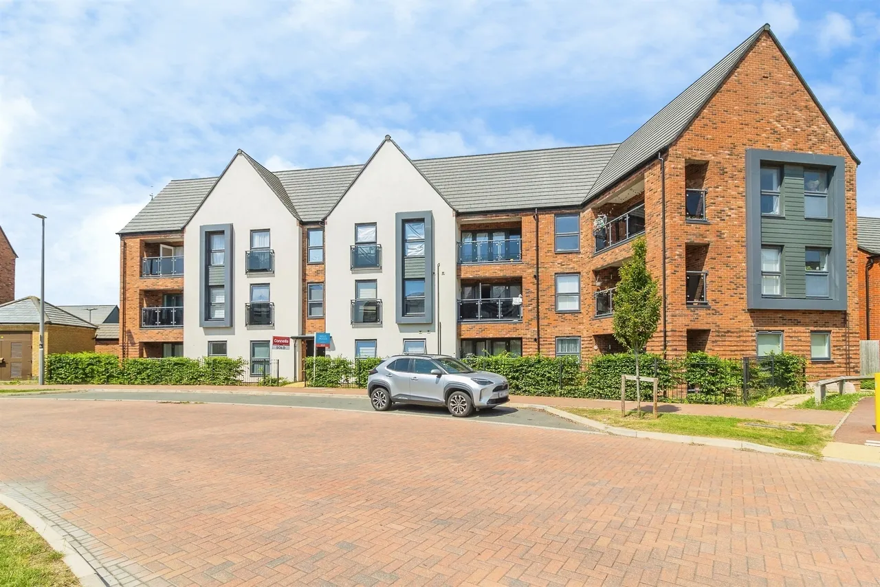 2 bed flat for sale — Burney Drive, Glebe Farm, Milton Keynes