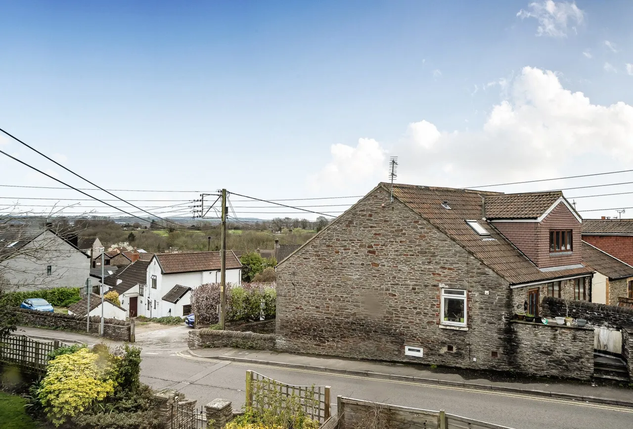 Down Road, Gloucestershire, Winterbourne Down, BS36 1BN, photo 6
