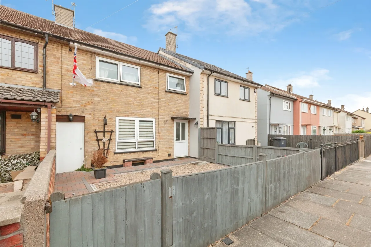 3 bed house for sale — Cotswold Green, Leicester