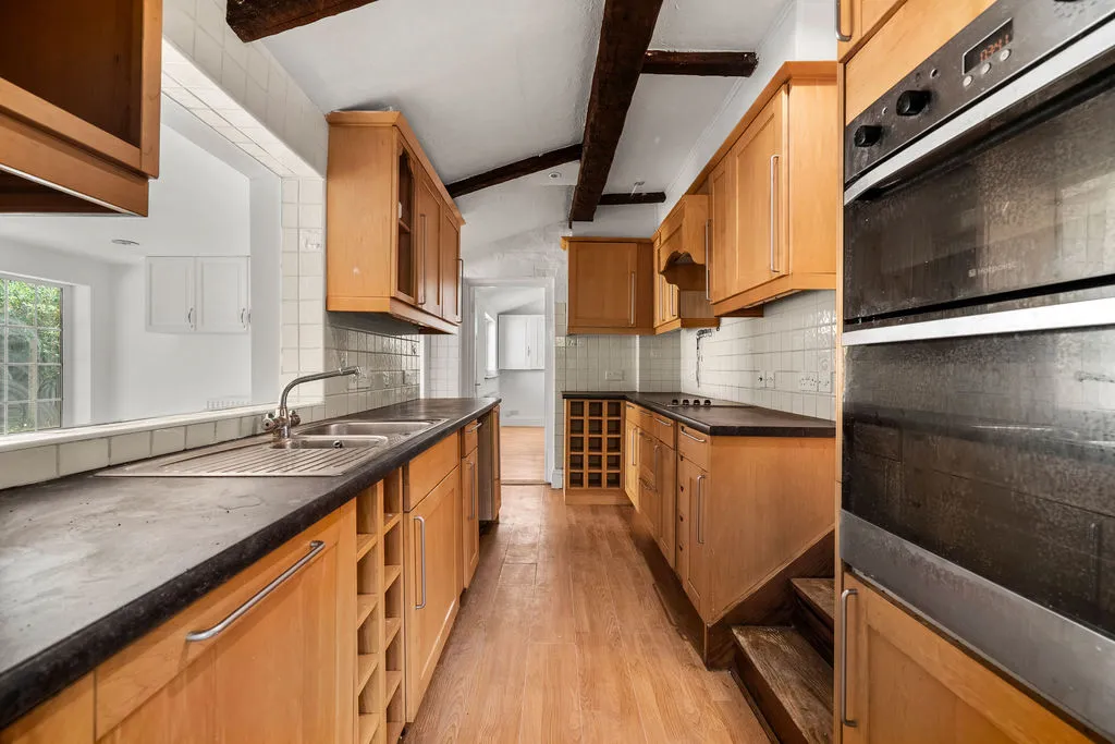 Old Esher Road, Hersham KT12 4LE, photo 6