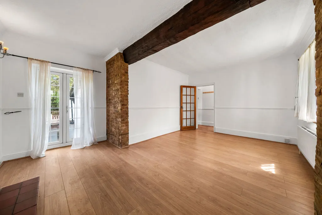 Old Esher Road, Hersham KT12 4LE, photo 5