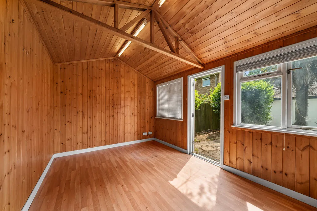 Old Esher Road, Hersham KT12 4LE, photo 16