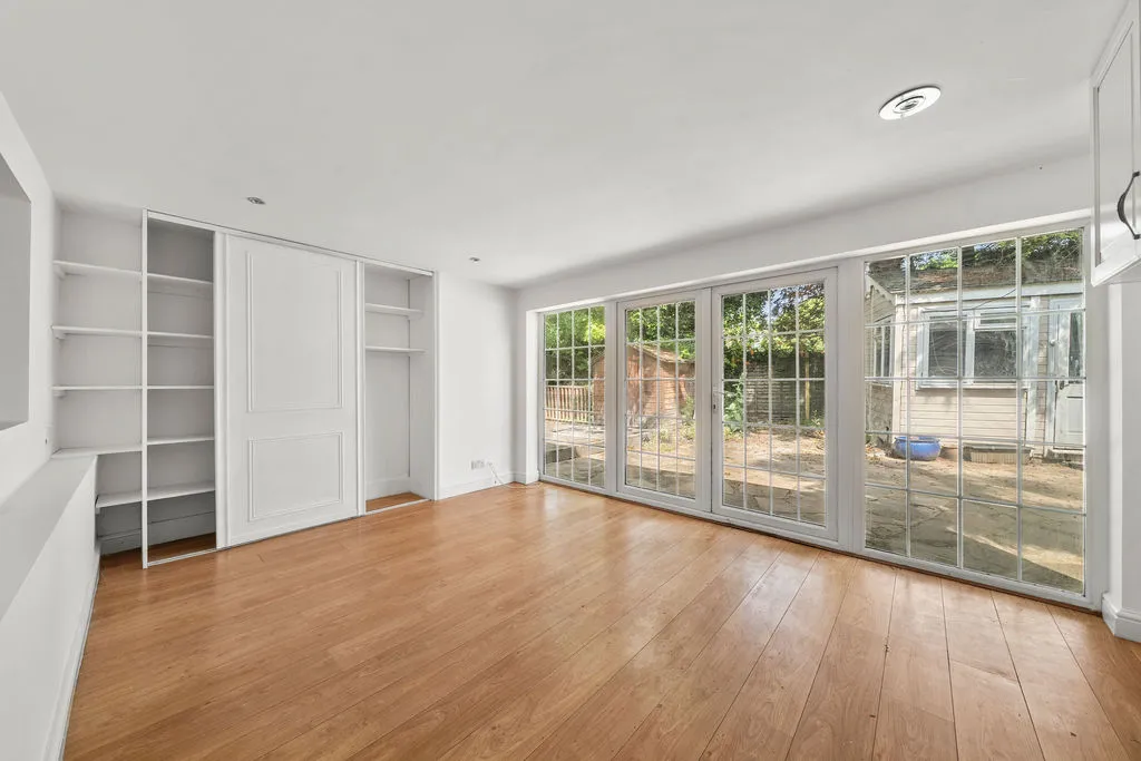 Old Esher Road, Hersham KT12 4LE, photo 7