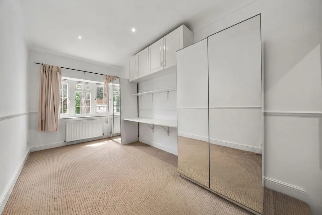 Old Esher Road, Hersham KT12 4LE, photo 8