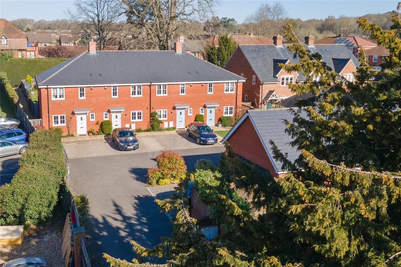 High Street, Hartley Wintney, Hampshire, RG27 8PE, photo 2