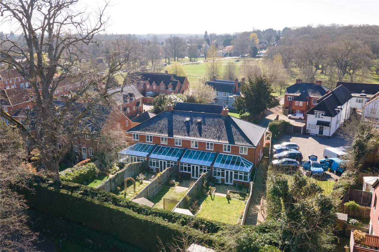 High Street, Hartley Wintney, Hampshire, RG27 8PE, photo 17