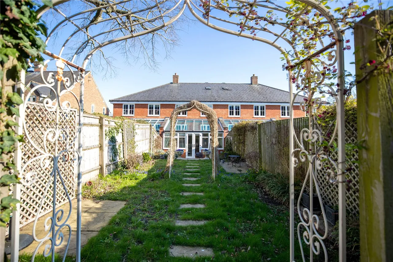 High Street, Hartley Wintney, Hampshire, RG27 8PE, photo 18