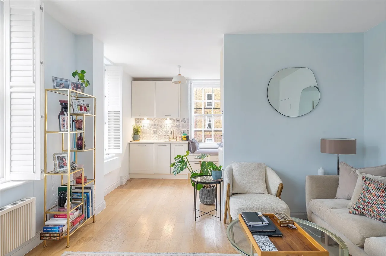 Vicarage Crescent, Battersea, SW11, photo 2