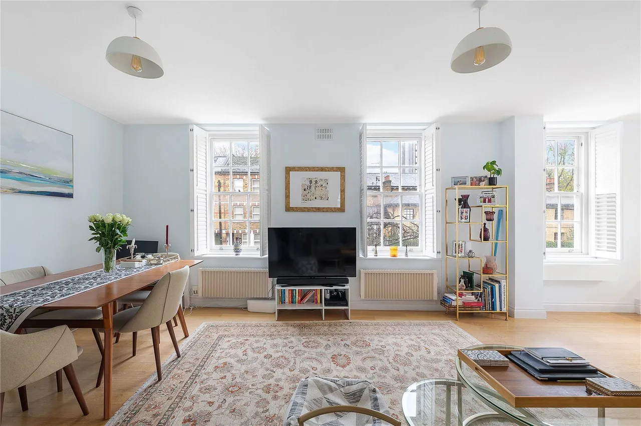 2 bed flat for sale — Vicarage Crescent, Battersea, SW11