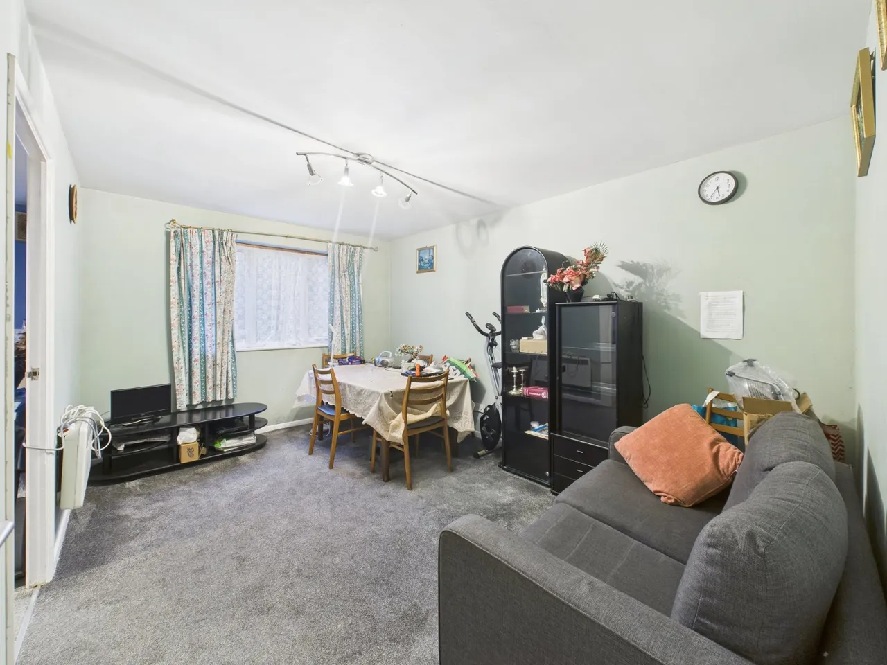 Feltham, Middlesex, photo 2