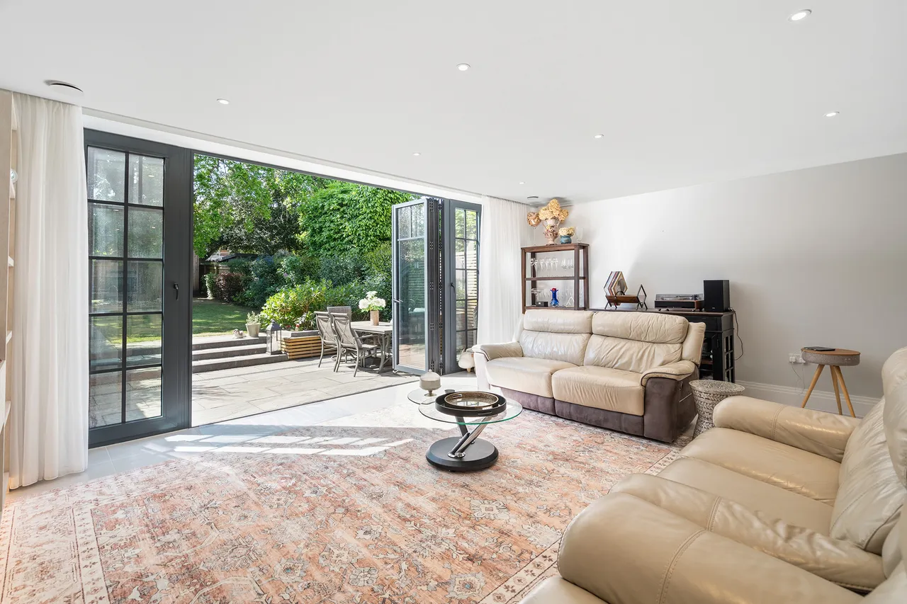 Broadoaks Park Road, West Byfleet, Surrey, photo 3