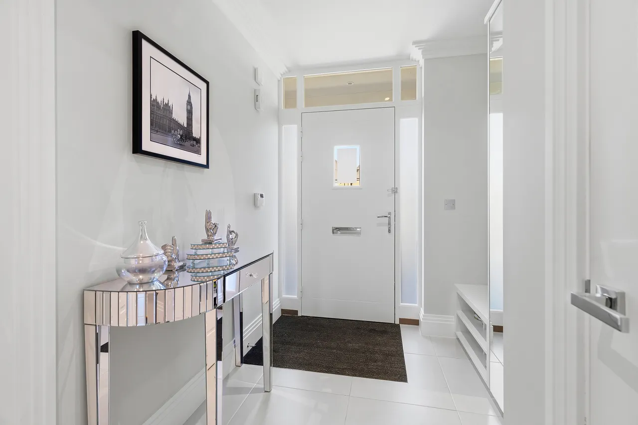 Broadoaks Park Road, West Byfleet, Surrey, photo 9