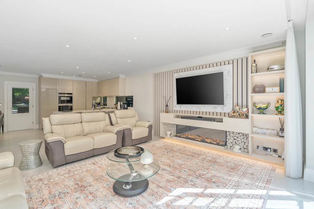 Broadoaks Park Road, West Byfleet, Surrey, photo 5
