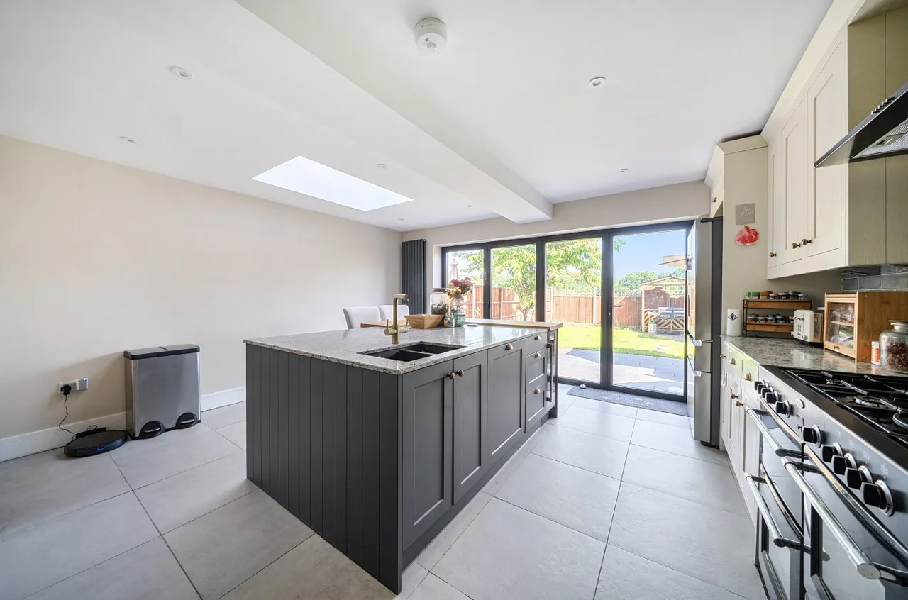 Lower Weybourne Lane, Farnham, Surrey, GU9 9HW, photo 20