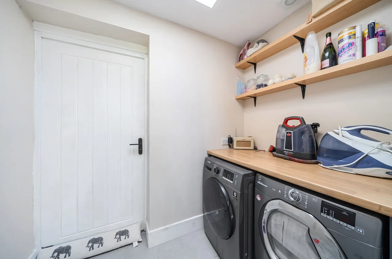 Lower Weybourne Lane, Farnham, Surrey, GU9 9HW, photo 21