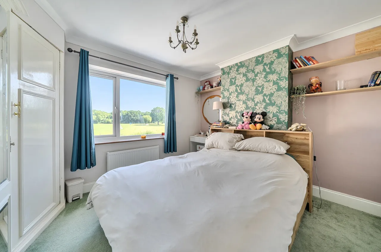 Lower Weybourne Lane, Farnham, Surrey, GU9 9HW, photo 12
