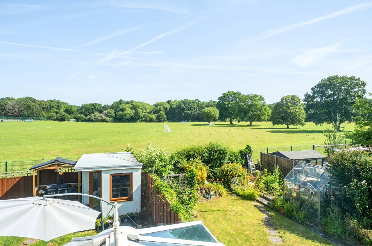 Lower Weybourne Lane, Farnham, Surrey, GU9 9HW, photo 17