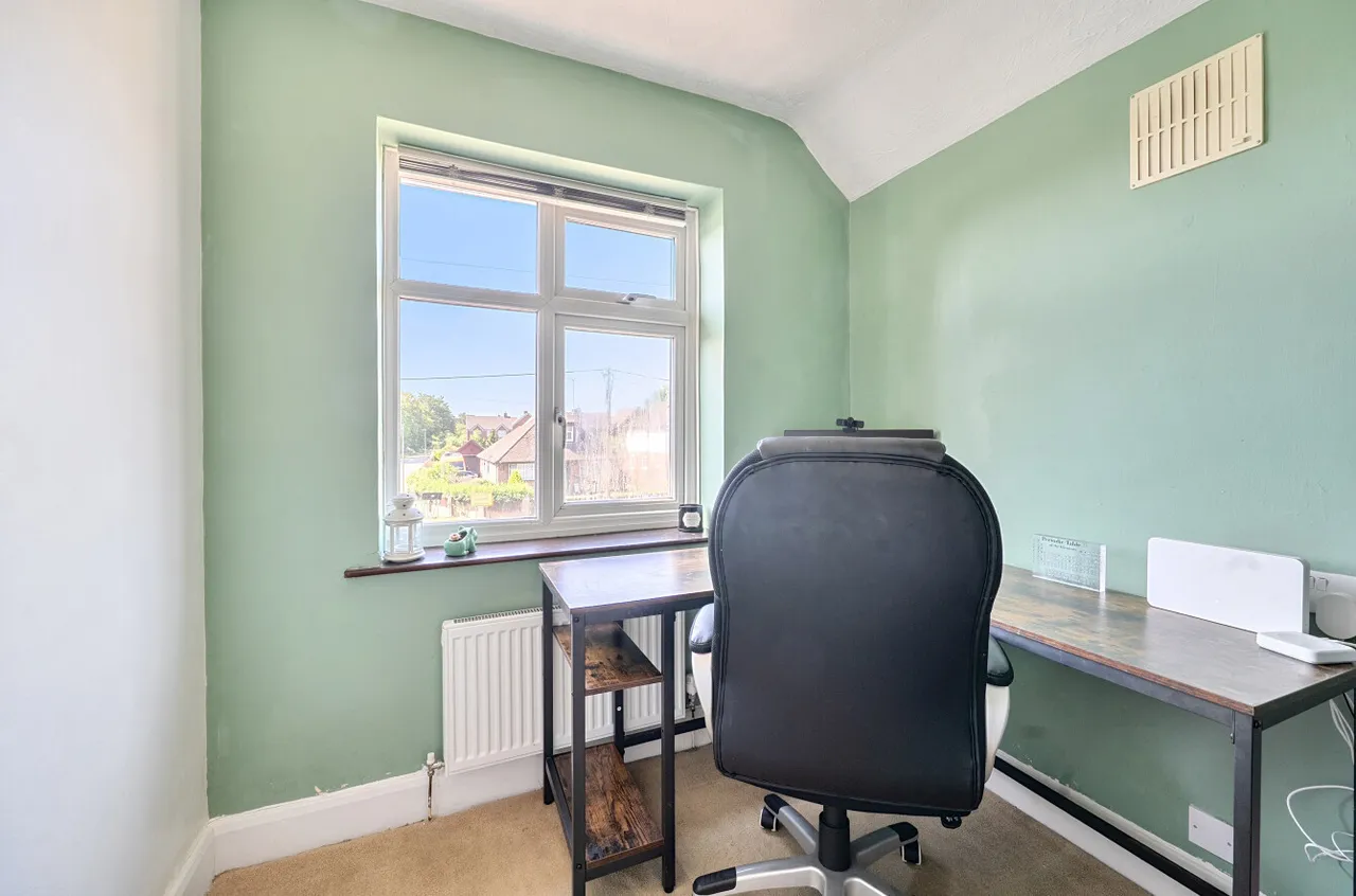 Lower Weybourne Lane, Farnham, Surrey, GU9 9HW, photo 14
