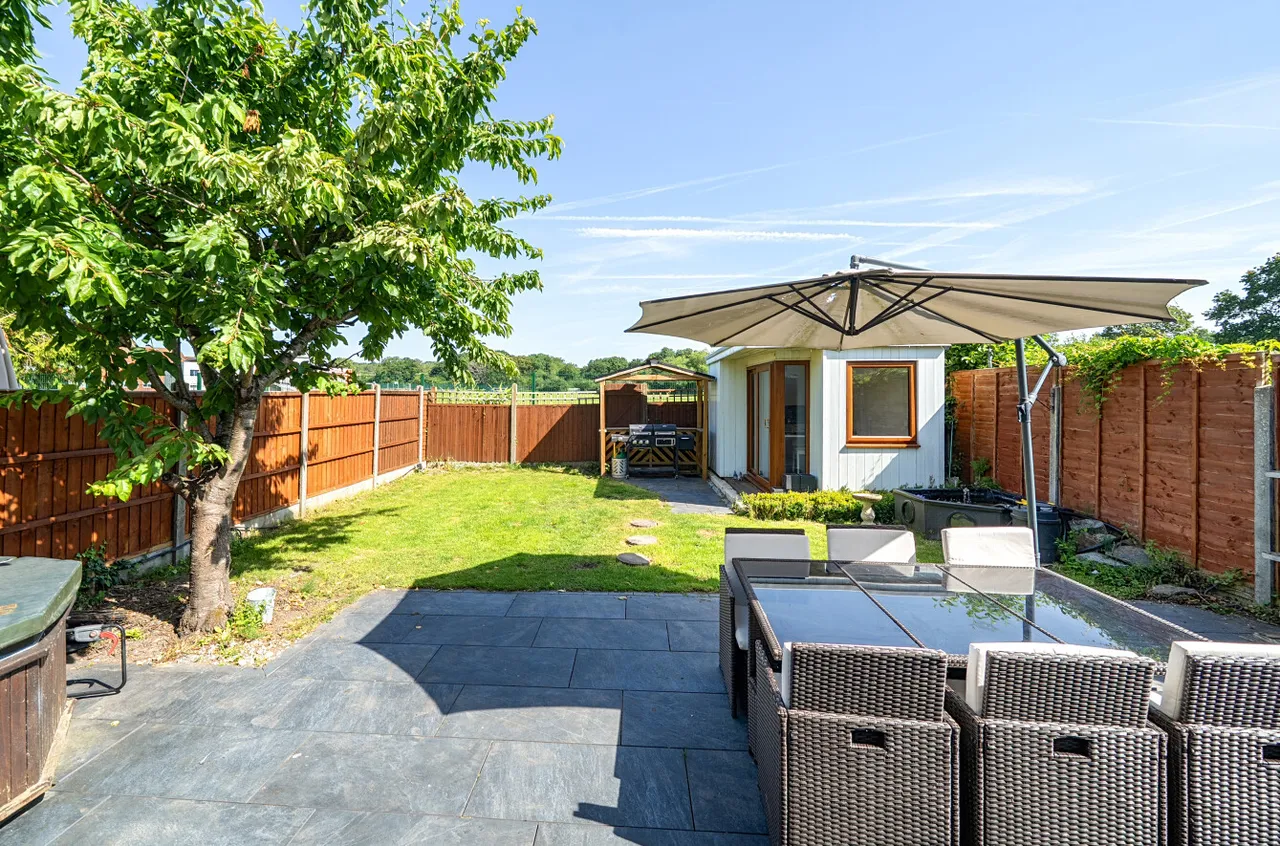 Lower Weybourne Lane, Farnham, Surrey, GU9 9HW, photo 8
