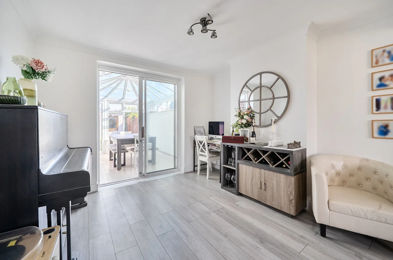 Lower Weybourne Lane, Farnham, Surrey, GU9 9HW, photo 18