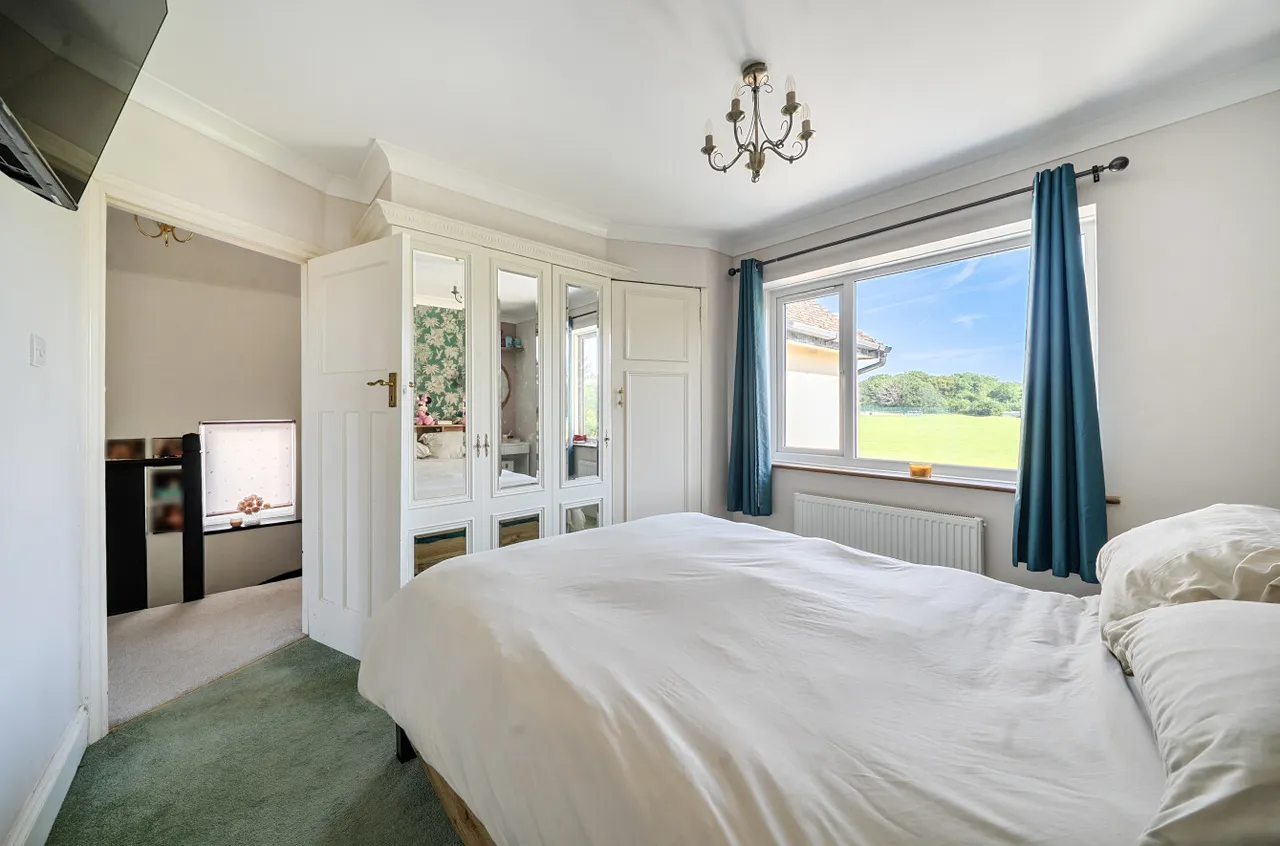 Lower Weybourne Lane, Farnham, Surrey, GU9 9HW, photo 5