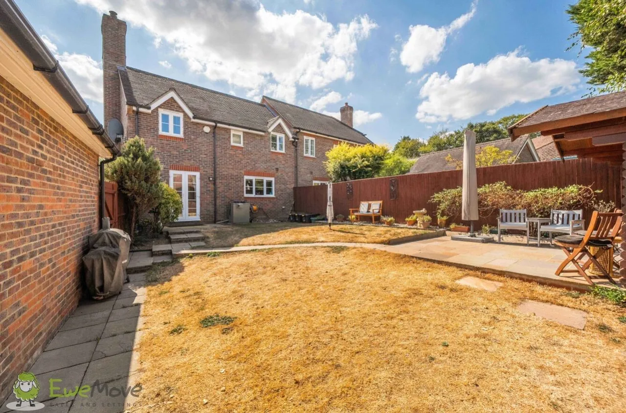 Hollycroft, Ashford Hill, RG19, photo 16