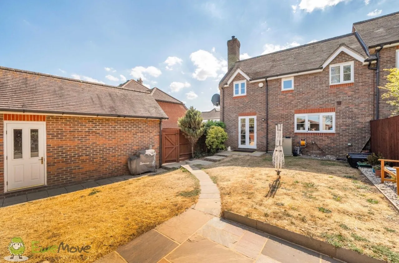 Hollycroft, Ashford Hill, RG19, photo 17