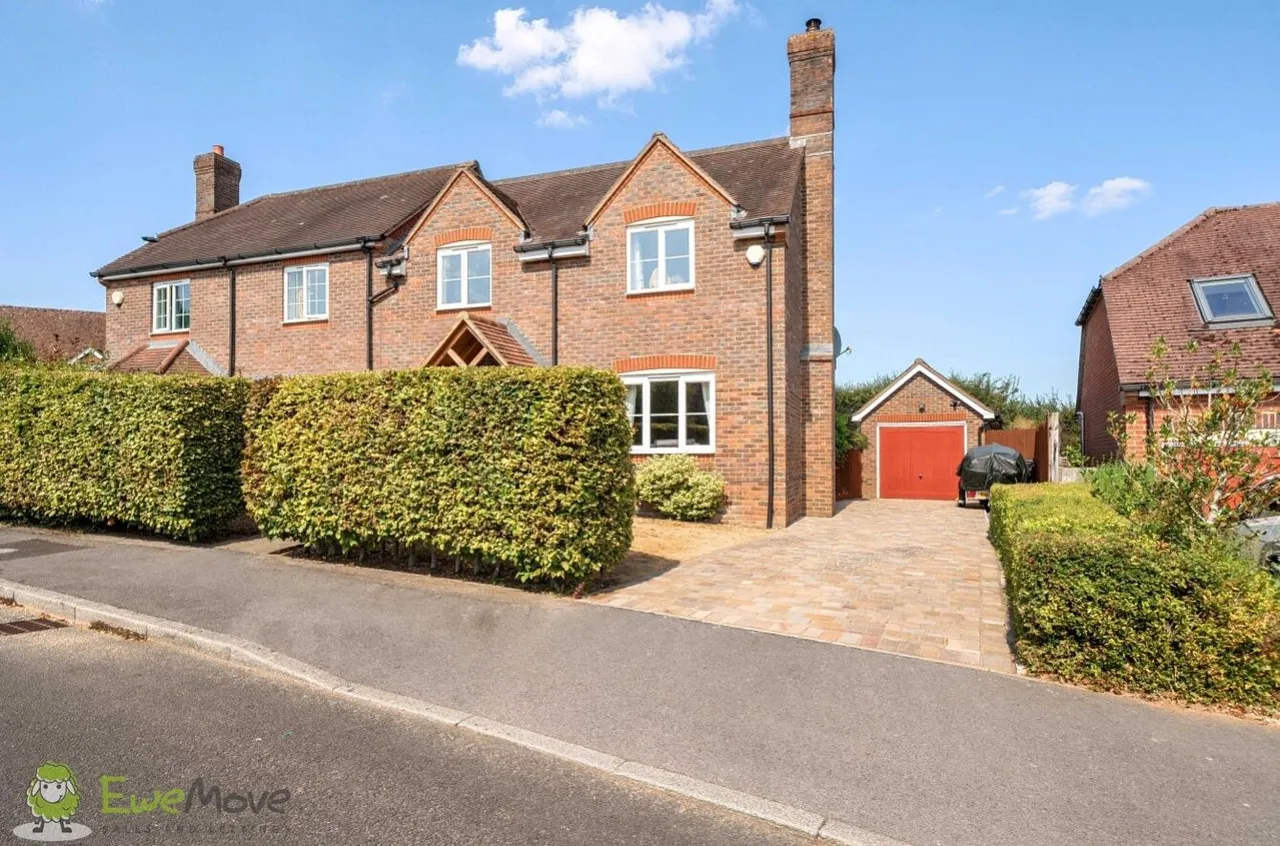 Hollycroft, Ashford Hill, RG19, photo 15