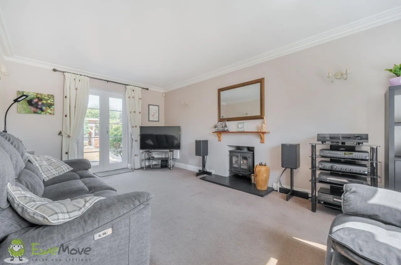 Hollycroft, Ashford Hill, RG19, photo 2