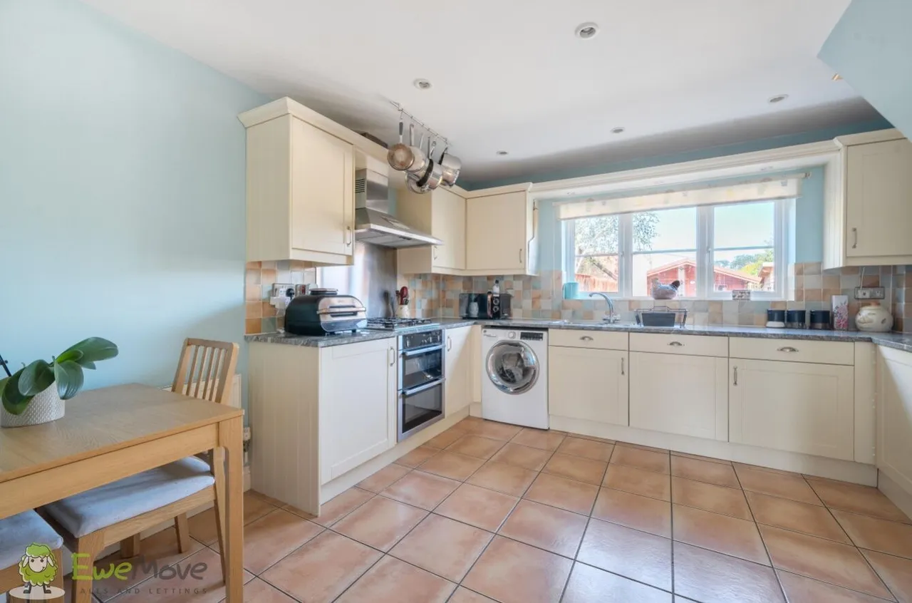 Hollycroft, Ashford Hill, RG19, photo 4
