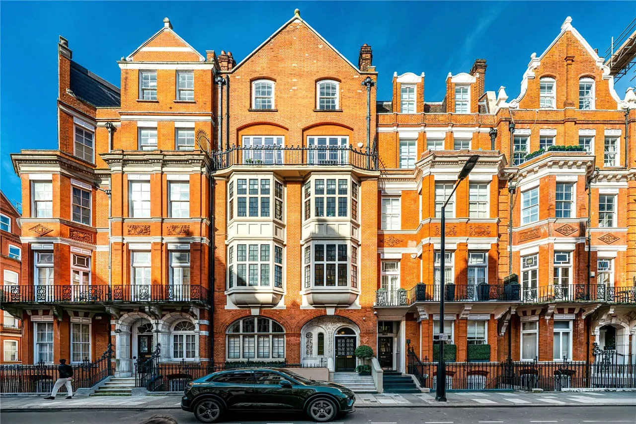 2 bed flat to rent, Green Street, Mayfair, W1K