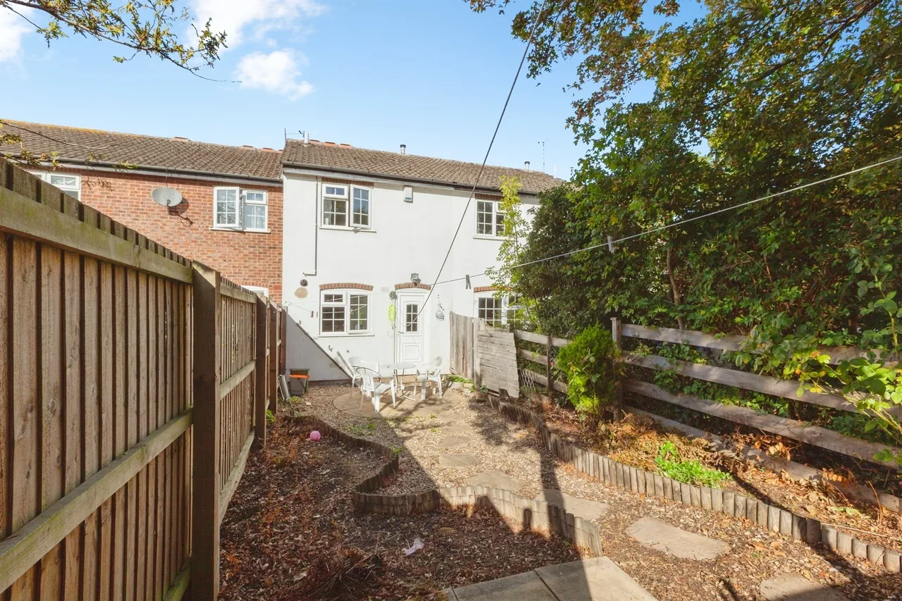 Burton Close, Oadby, LE2, photo 13