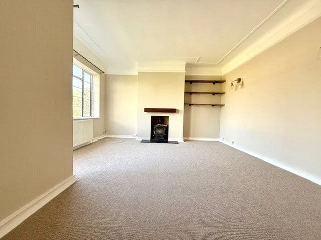 Woodford Road, London, E18, photo 3