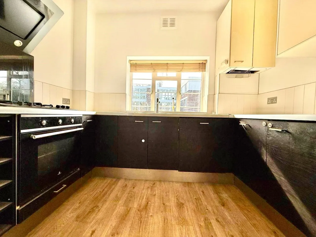 Woodford Road, London, E18, photo 4