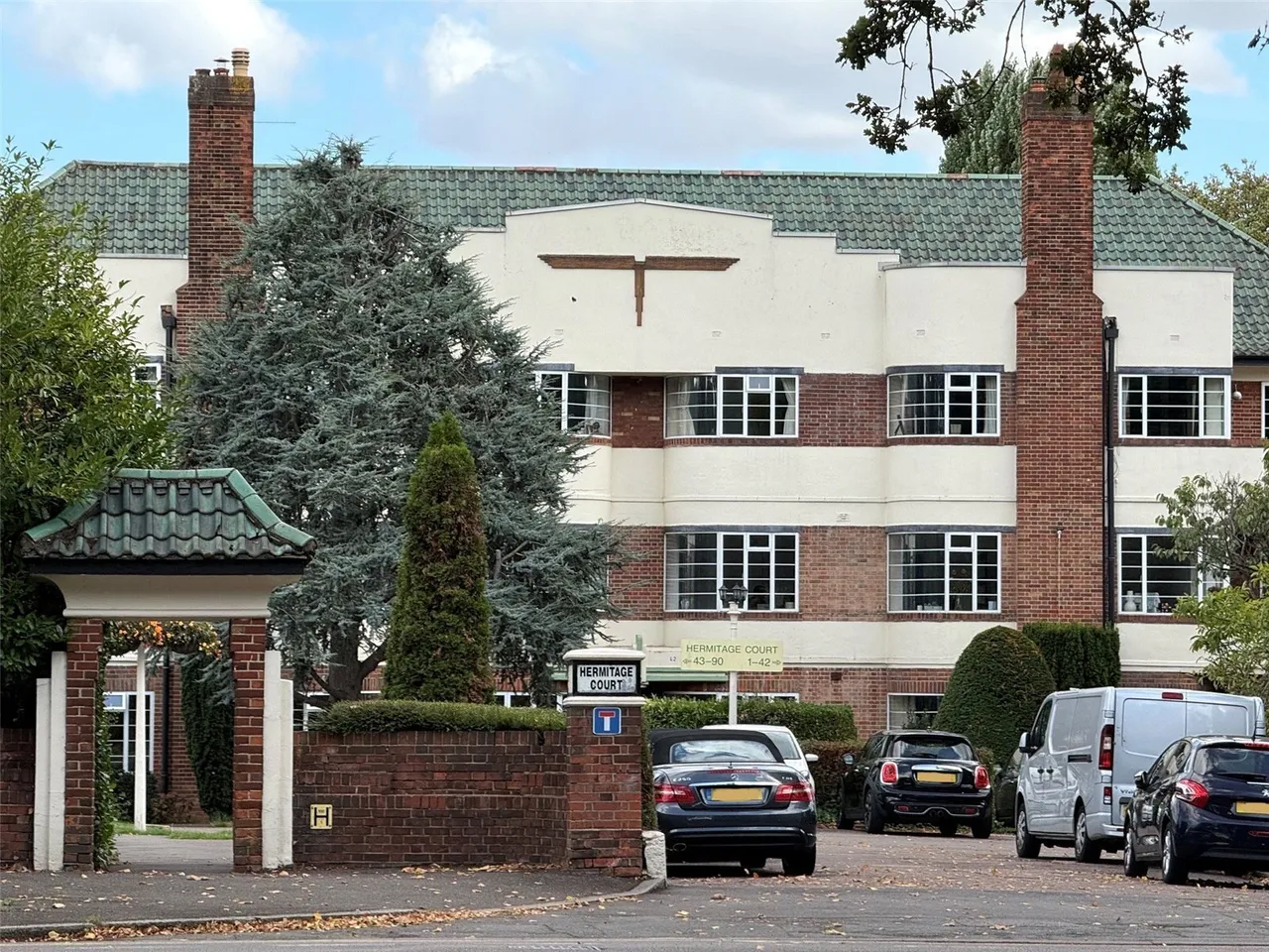 Woodford Road, London, E18, photo 12