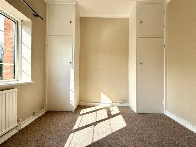 Woodford Road, London, E18, photo 8