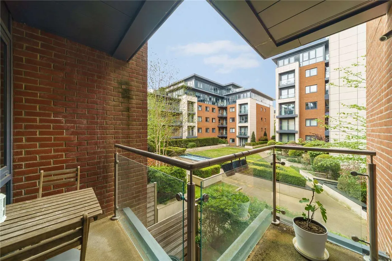 Chartfield Avenue, London, photo 7